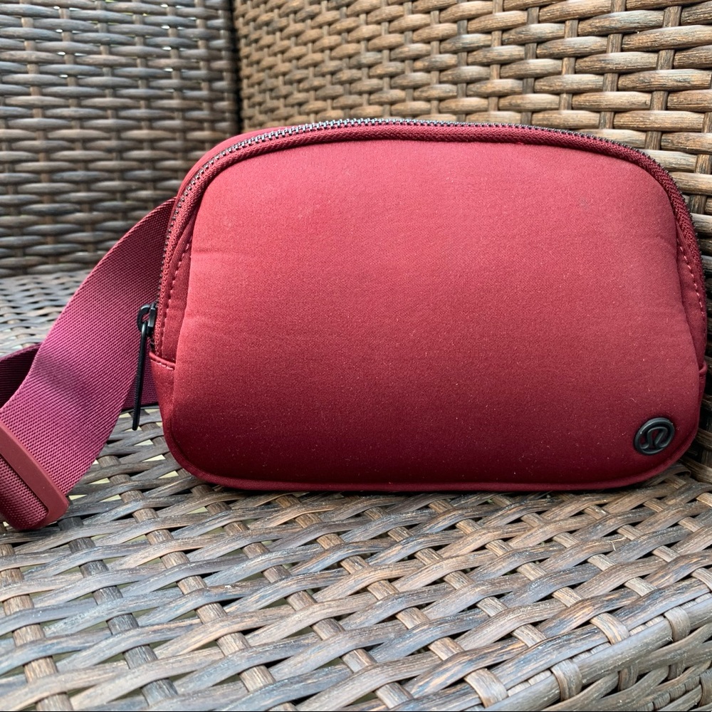 Lululemon Everywhere Belt Bag, 1L